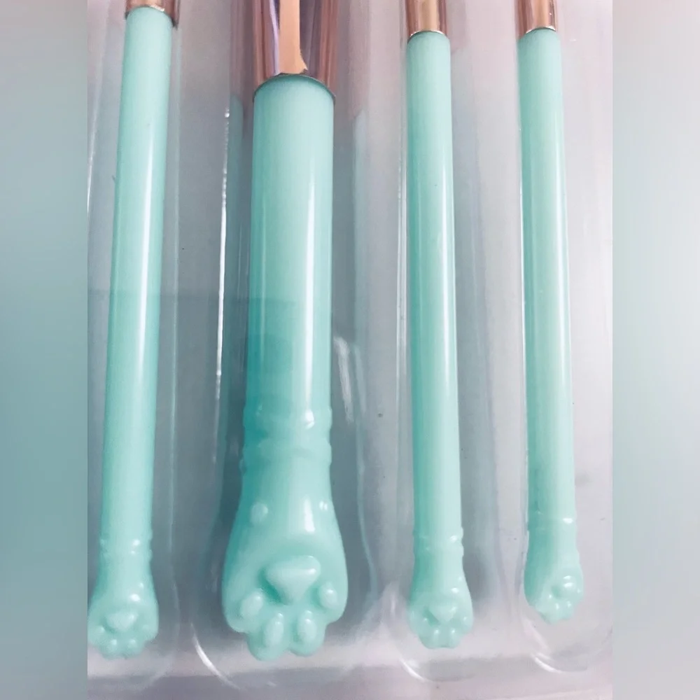 Cat paws brushes. Beauty Town Cosmetic Brush Set - Mint and White